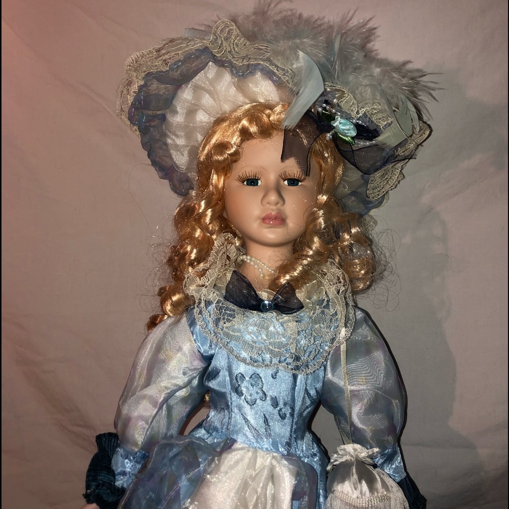 First moments (awake) doll-feeling froggy
